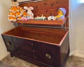 Lane cedar chest