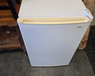 Mini fridge working well