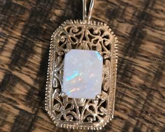 10 k gold and opal pendant