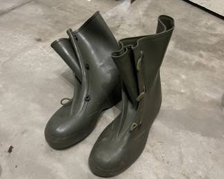Rubber boots size 9