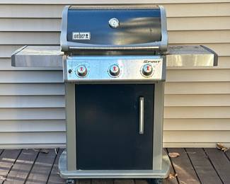WEBER SPIRIT GRILL | Weber Spirit 3 burner propane grill with electric ignition - h. 45.5 x w. 23 x l. 52 in