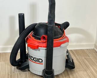 RIGID WET/DRY VACUUM | Rigid 9 gallon Wet/Dry shop vacuum with 3.5 HP motor - h. 20 x dia. 18 in