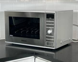 Panasonic Microwave Oven | The Genius Sensor 1200W Panasonic microwave oven model no. NN-SD6815 - h. 12 x w. 14 x l. 20 in