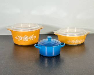 LE CREUSET & VINTAGE PYREX | Including: miniature Le Creuset Dutch oven, and 2 vintage round PYREX dishes with glass lids - h. 3.5 x dia. 6.5 in (largest)