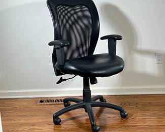 Rolling Office Chair | With mesh back and adjustable armrests - h. 41 x w. 20 x l. 24.5 in