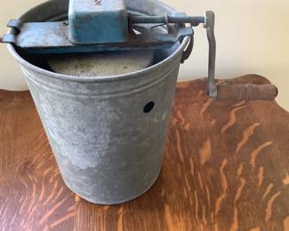 Ice cream maker