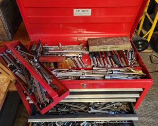 Superb collection of chrome in a kicka$$ tool chest.