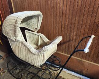 Magnificent baby buggy with lots of character and a secret storage space. Very good condition for 120 years old. 