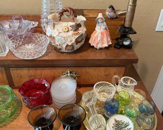Vintage pottery, glassware and curiosities.