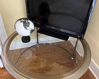 Rolling coffee table (brass vase, glass top).