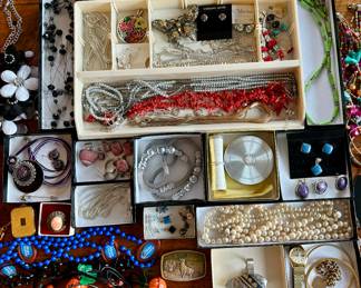 Nice selection of vintage jewelry including sterling silver.