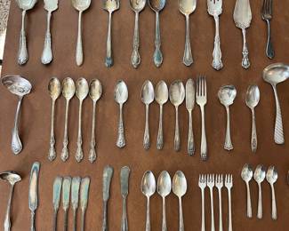 Silverplate flatware of various makes/designs.