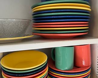 Set of Vista Alegre fine earthenware (Portugal).