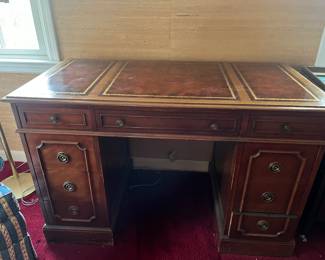 Traditional leather top desk