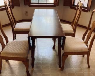 Vintage Drop Side Dining Table w/Chairs. L 5 Ft.