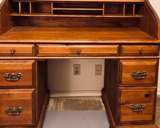 Vintage Oak Roll Top Desk. Top Condition. 48" x 44" x "20.