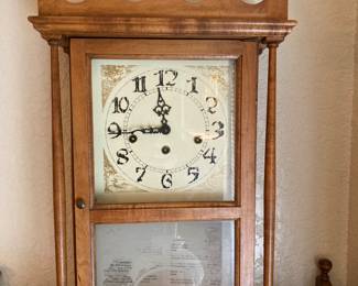 Vintage New England 8 Day Mantel Clock.