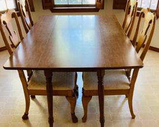 Vintage Drop Side Dining Table w/Chairs. L 5 Ft.