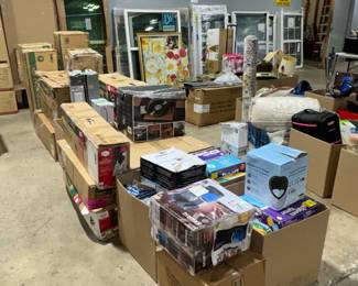 Box Lots of Misc Household Items Orlando Estate Auction