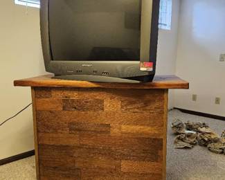Wood Island W/ Storage And Sharp Tv Model 36R-S400