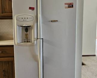 Maytag 26 cubic ft Side-By-Side Refrigerator MZD2665HEW