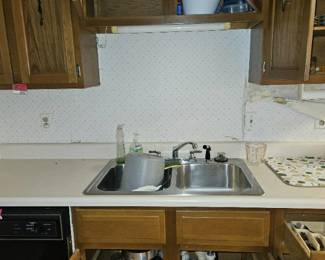 Contents Of Upper And Lower Cabinets