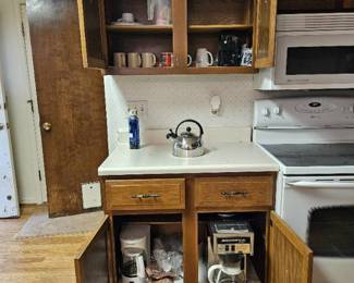 Contents Of Upper And Lower Cabinets