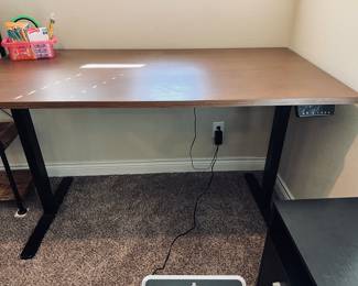 Adjustable desk - Sitting to Standing height