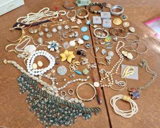 Vintage Costume Bracelets Earrings Necklaces Pins Trifari
