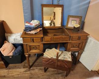 Vanity table, sewing kit