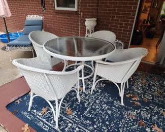 Metal/glass table with 4 wicker chairs