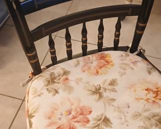Dining table with leaves and 6 chairs 