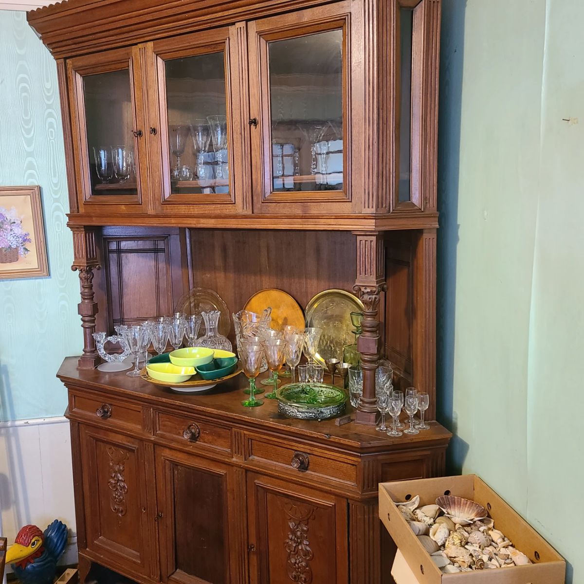 Coates House Hotel breakfast corner cabinet