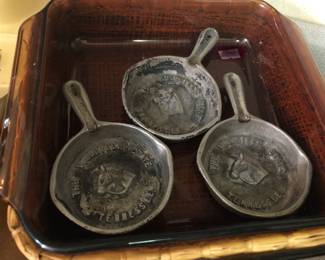 Vtg Equine themed Tennessee Volunteer ashtrays