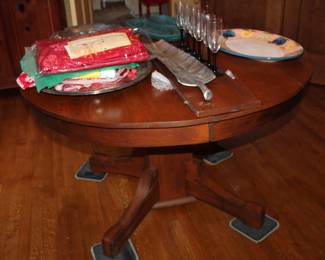 oak dining table with one leaf