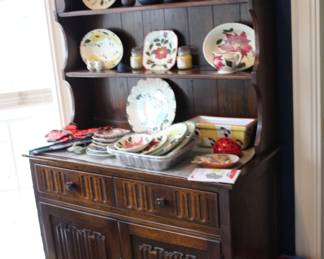 Linenfold Dutch hutch