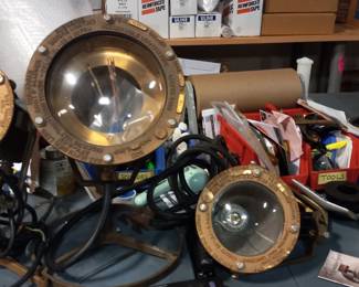 large variety of commercial and residential underwater lights