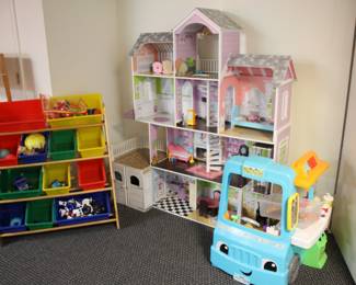 Kids toys - doll house....