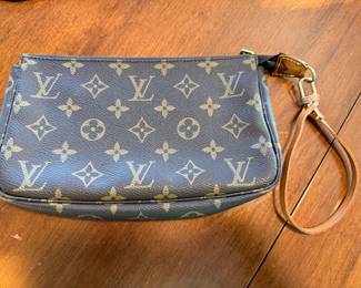Vintage Louis Vuitton monogram pouchette / wristlet