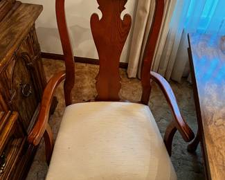 #10	Dining Room chairs 5 Kimball and 1 Tell City Oak chairs (matches closely)	 $180.00 
