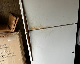 #61	Refrigerator General Electric fridge/freezer 17.7 cu feet missing 2 glass shelves working	 $40.00 
