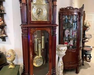 Exquisite Millennium grandfather clock by Howard Miller. Working and chiming 
