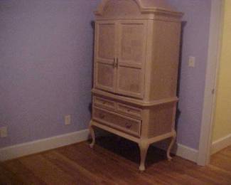 1 of 4 large matching furniture pieces