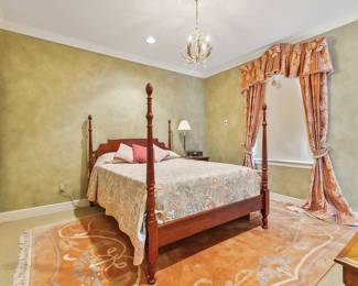 Cresent Low Post Queen Bed in Cherry