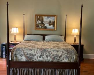 Henkle Harris King Pencil Post Bed Mahogany