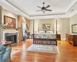 Henkle Harris King Pencil Post Bed Mahogany. Henkle Harris 4 Drawer Night Stando Henkle Harris 66” Dresser with Landscape Mirror Mahogany 