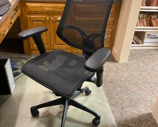Ergonomical rolling office chair