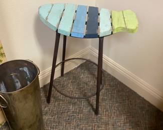 Fish Stool                                                                                                                    Brass vessel