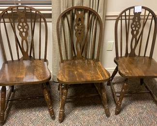 Set of 5 windsor style oak back chairs   20th century