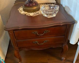 Hammary 2 drawer end table